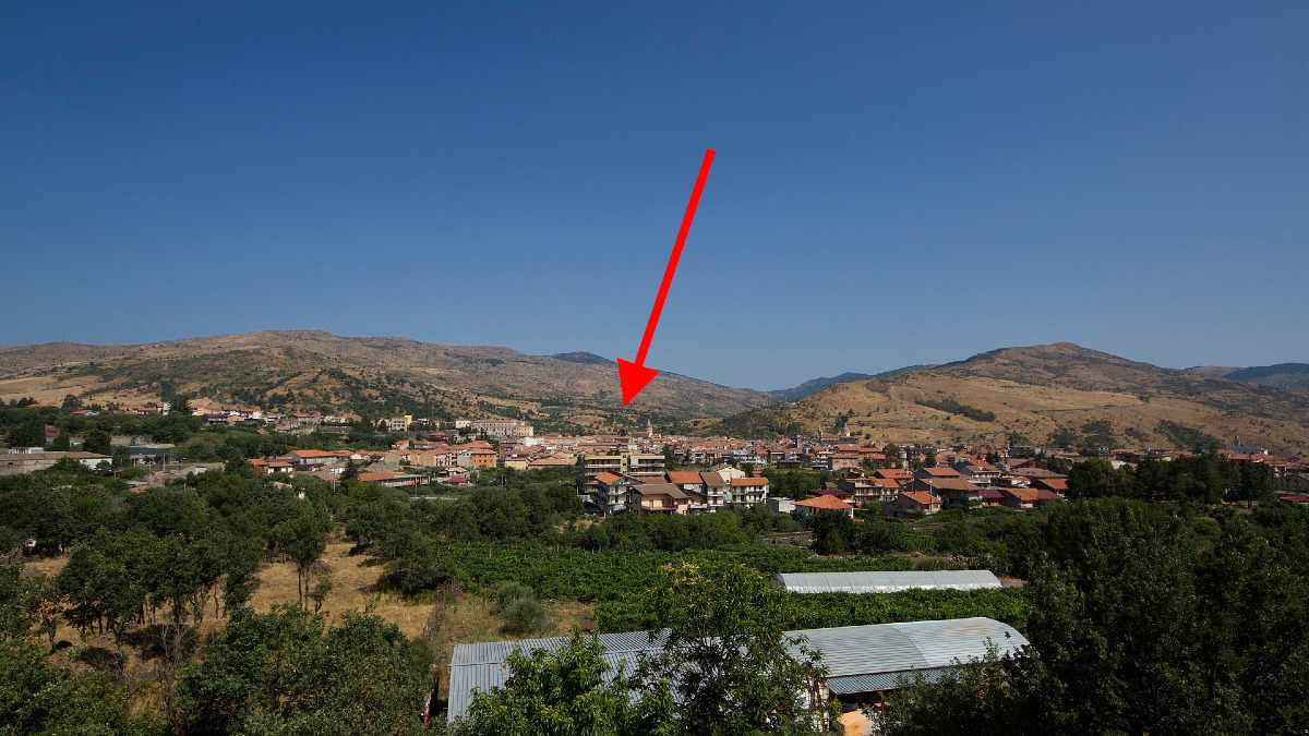 In Sicilia esiste un borgo che sfidò la lava | Ecco il paese dove il tempo si è fermato - Foto: trolvag/Wikipedia