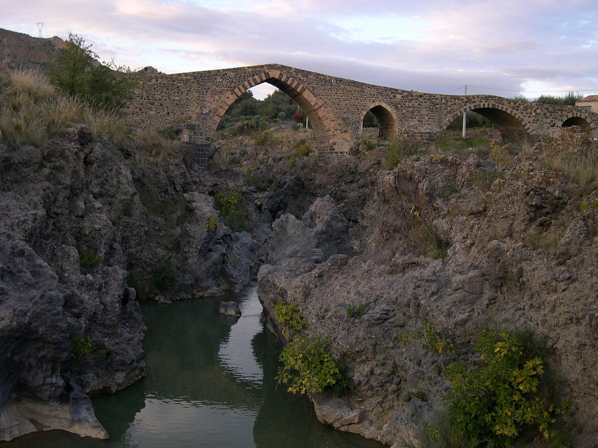 Nel catanese c'è un ponte che sfida il tempo | Ecco dove si trova e la storia che pochi conoscono - Foto: Archenzo/Wikipedia