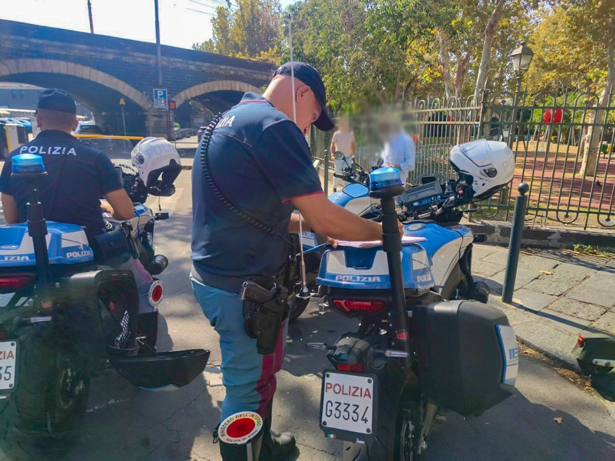 Minaccia un turista per 5 euro e colpisce l’auto | Arrestato dalla Polizia a Catania