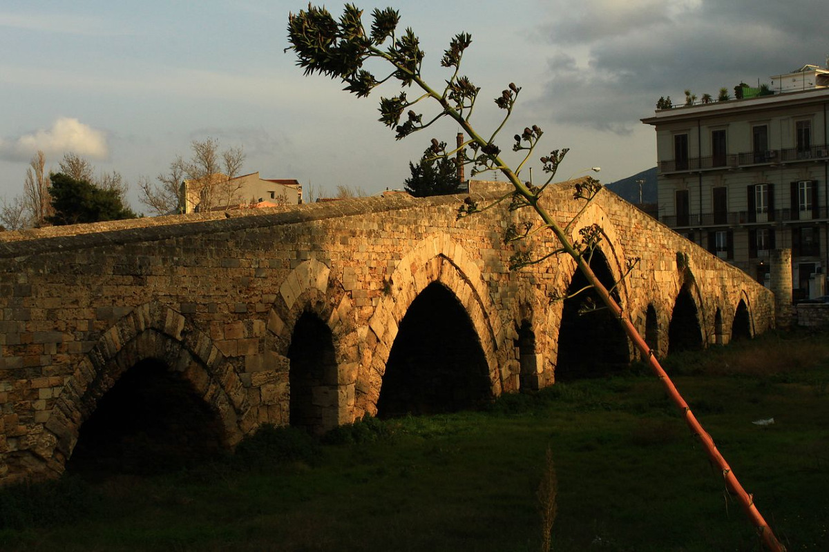 Dimenticato dai cittadini, ma non dalla storia | A Palermo c'è un ponte che nasconde curiosità assurde - Foto: Eugen Kurz/Wikipedia