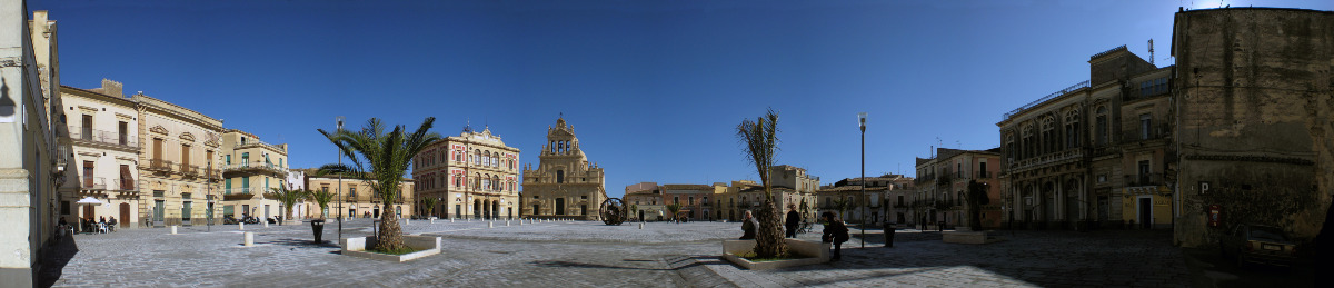 Un’architettura a Catania che sfida il tempo | Piazza Carlo Maria Carafa e la sua forma unica che attira i turisti - Foto: Aristeas/Wikipedia