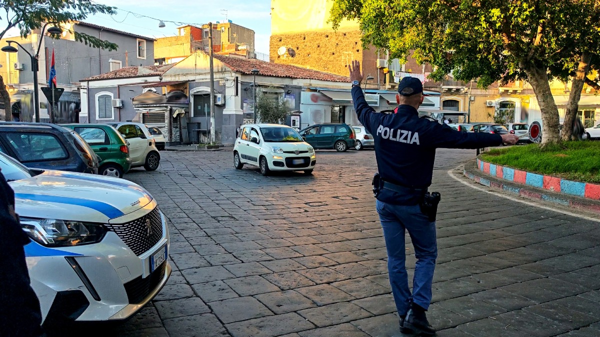 Controlli straordinari a San Cristoforo| la Polizia intensifica la presenza - Credit foto Questura di Catania