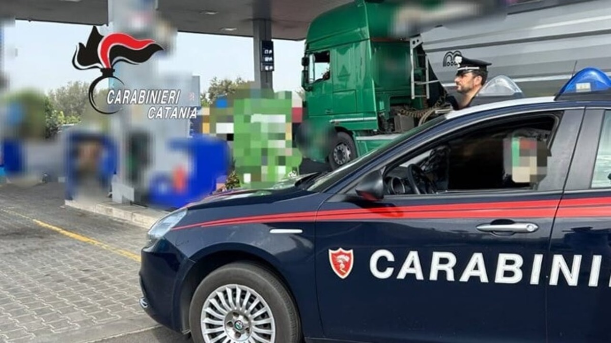 Finta rapina e truffa assicurativa: dipendente incastra titolare -