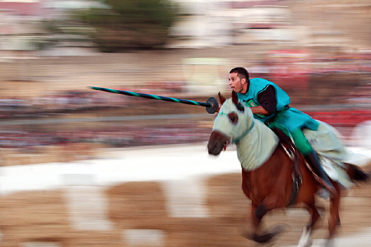 Una ricorrenza che fa impazzire la Sicilia | Ecco il "Palio dei Normanni" e tutte le più assurde curiosità - Foto: Vincenzo Fileccia/Wikipedia