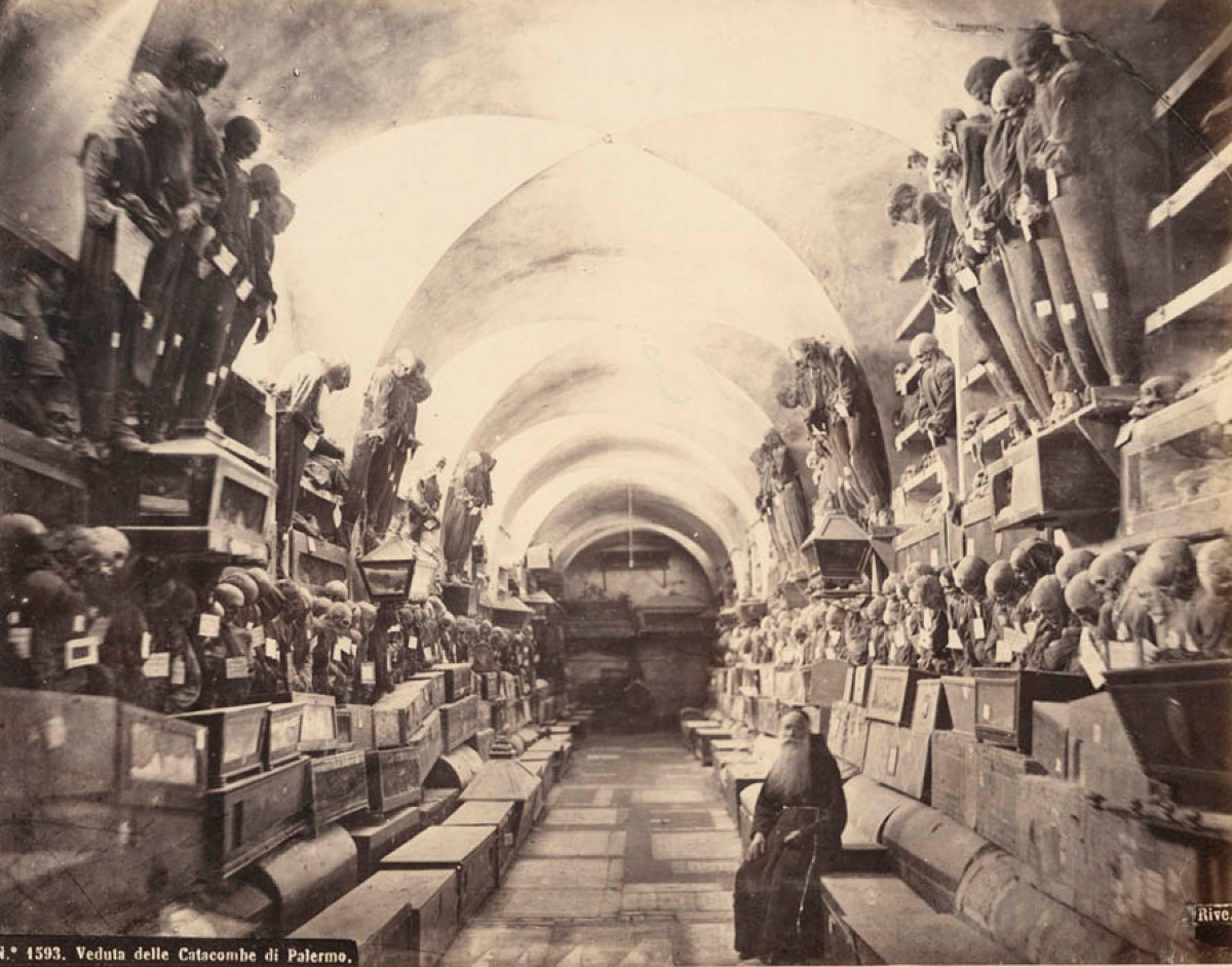 Un angolo di Palermo che spaventa e affascina | Le Catacombe dei Cappuccini e tutti i misteri che non conosci - Foto: Roberto Rive/Wikipedia