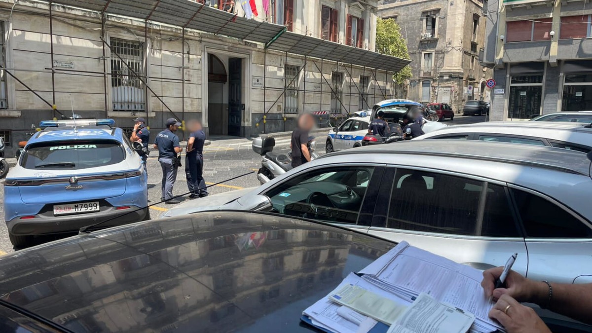 Controlli CdS davanti Questura: “Troppo caldo per il casco”