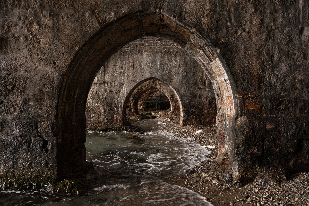 Un’ombra di storia a Catania dimenticata | Le Catacombe di Sant’Euplio e la sorprendente curiosità - Immagine di fantasia: arthurhidden/freepik