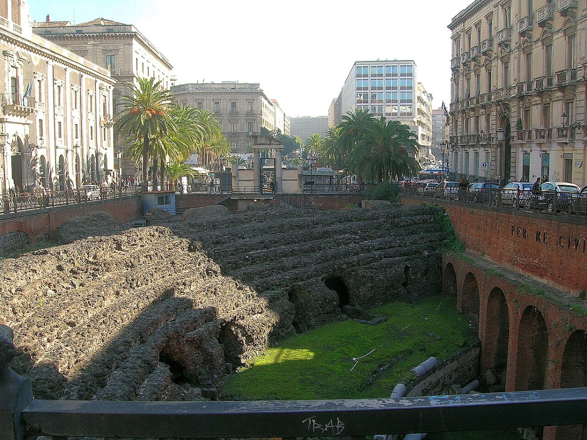Anfiteatro Romano di Catania | Curiosità sensazionali dal “colosseo nero” siciliano - Foto: Burgundo/Wikipedia