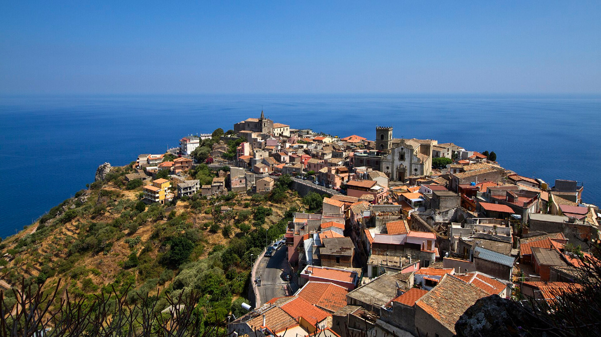C'è un luogo in Sicilia dove rivivi Il Padrino: ti sveliamo il borgo tra castelli normanni e vicoli di pietra - Foto: trolvag/Wikipedia