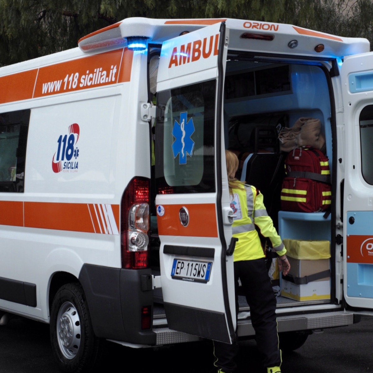 Scontro tra auto e moto: motociclista ferito nell'incidente stradale