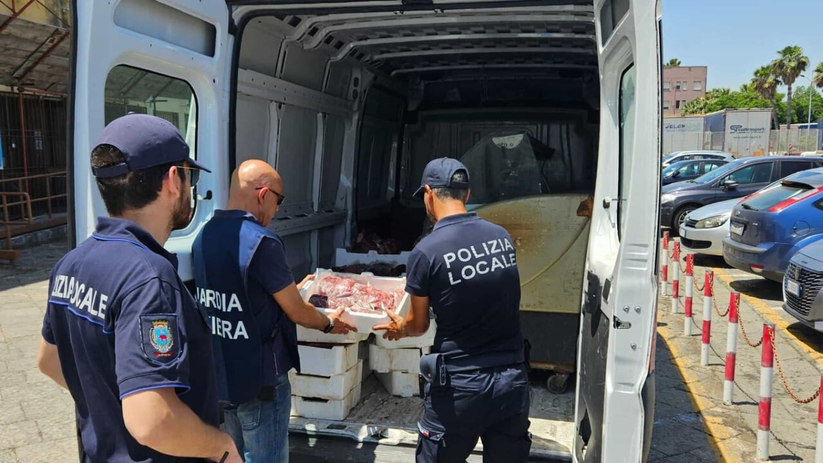 Maxi sequestro tonno rosso Fiera di Catania: distruzione e multe -