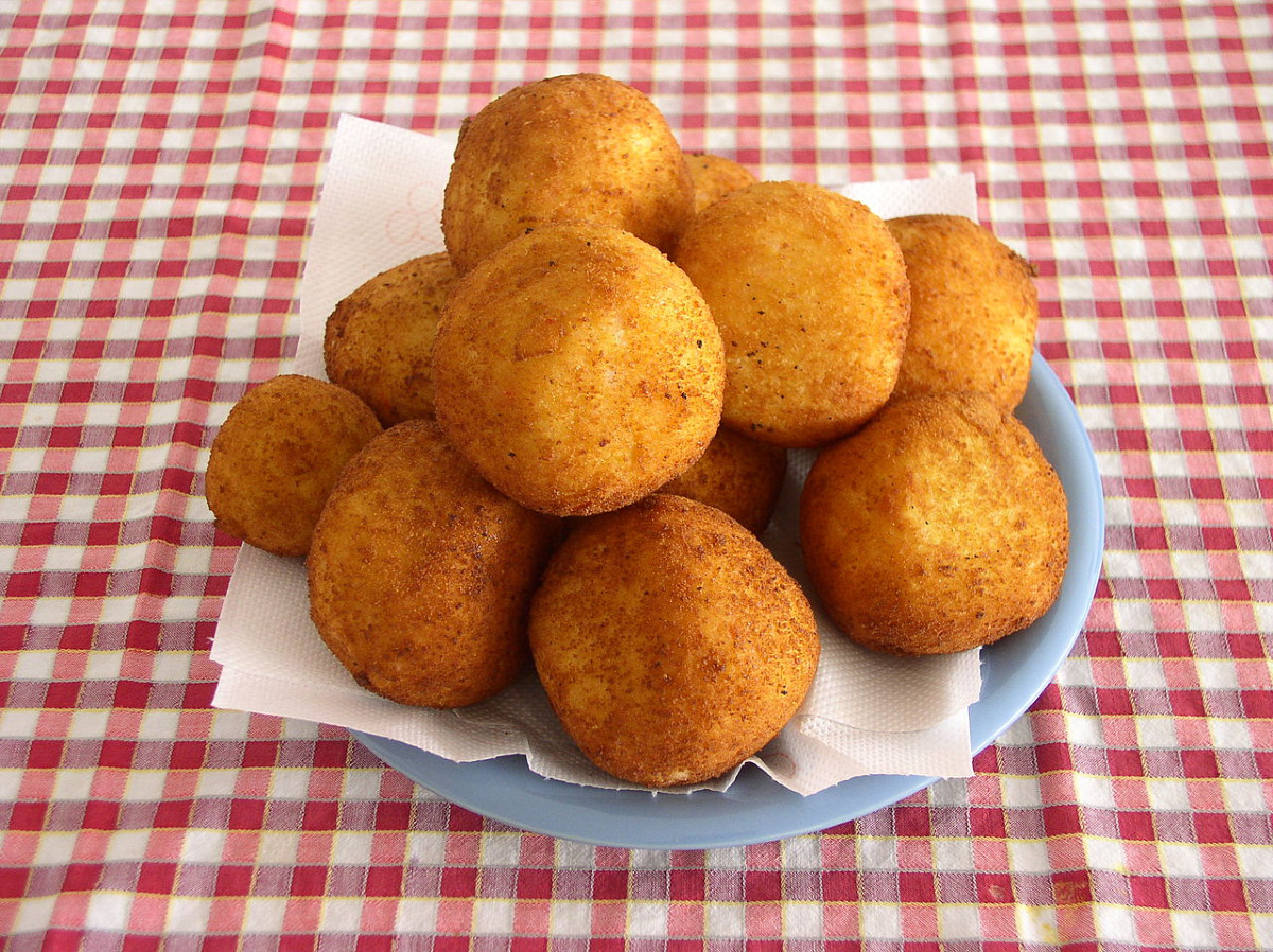 Un piatto che ha fatto tremare i conquistatori | La verità finalmente svelata dietro la lotta tra Arancina e Arancino - Foto: Gmelfi/Wikipedia