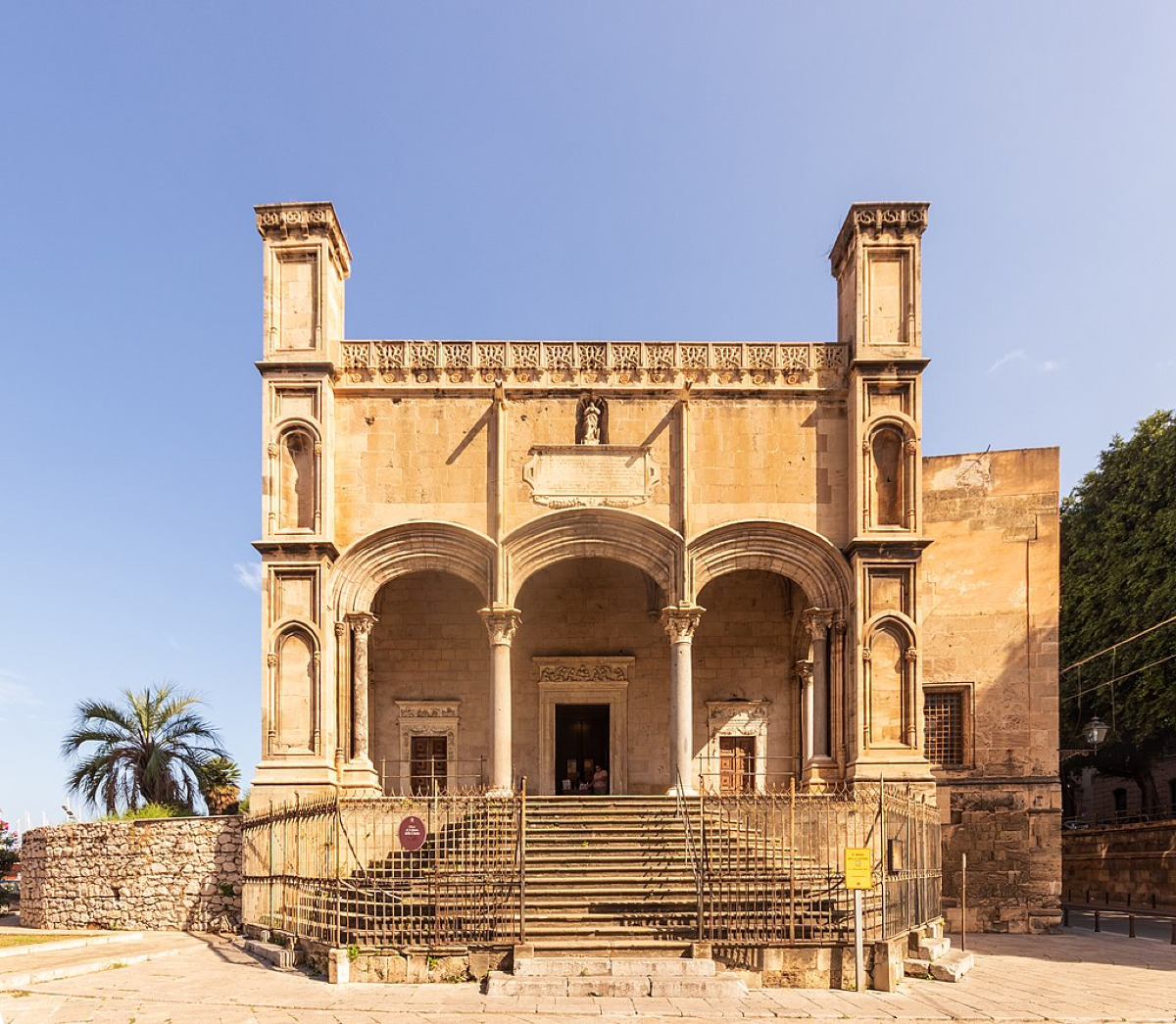 Svelato cosa si nasconde dietro le mura di Santa Maria della Catena | La leggenda che ha cambiato Palermo - Foto: Matthias Süßen/Wikipedia