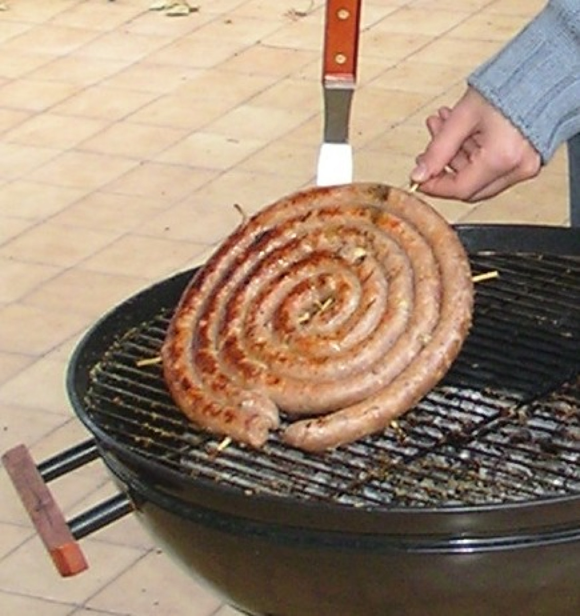 Un piatto che nasconde una verità sconosciuta | Salsiccia al Finocchietto, la storia dietro la pietanza catanese - Foto: Enzian44/Wikipedia