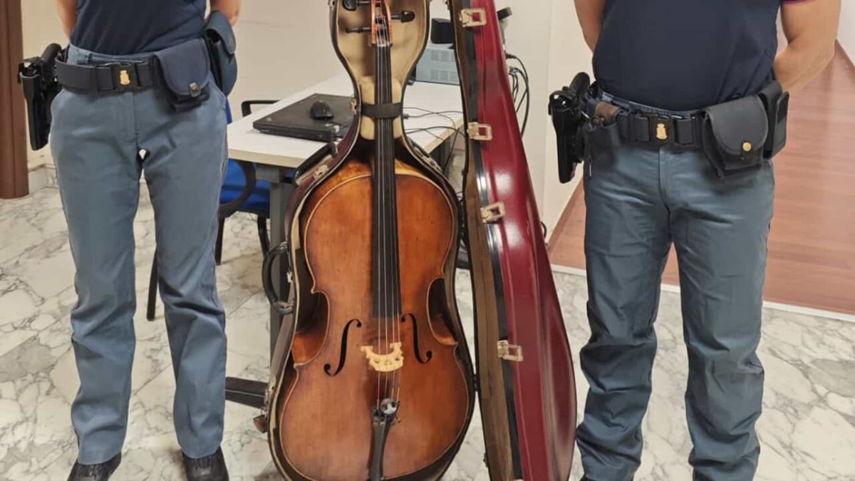 Preziosissimo violoncello rubato 18 anni fa ritrovato a Catania -