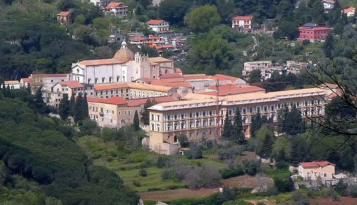 Il convento assurdo a picco sul mare | A Palermo c'è un'abbazia che ha ispirato persone da tutto il mondo - Foto: Ziegler175/Wikipedia