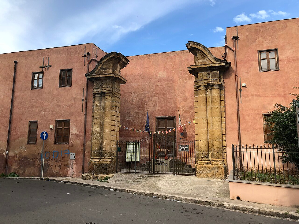 Un luogo che ti farà tornare bambino:  il museo siciliano che raccoglie secoli di giochi e storia - Foto: Davide Mauro/Wikipedia