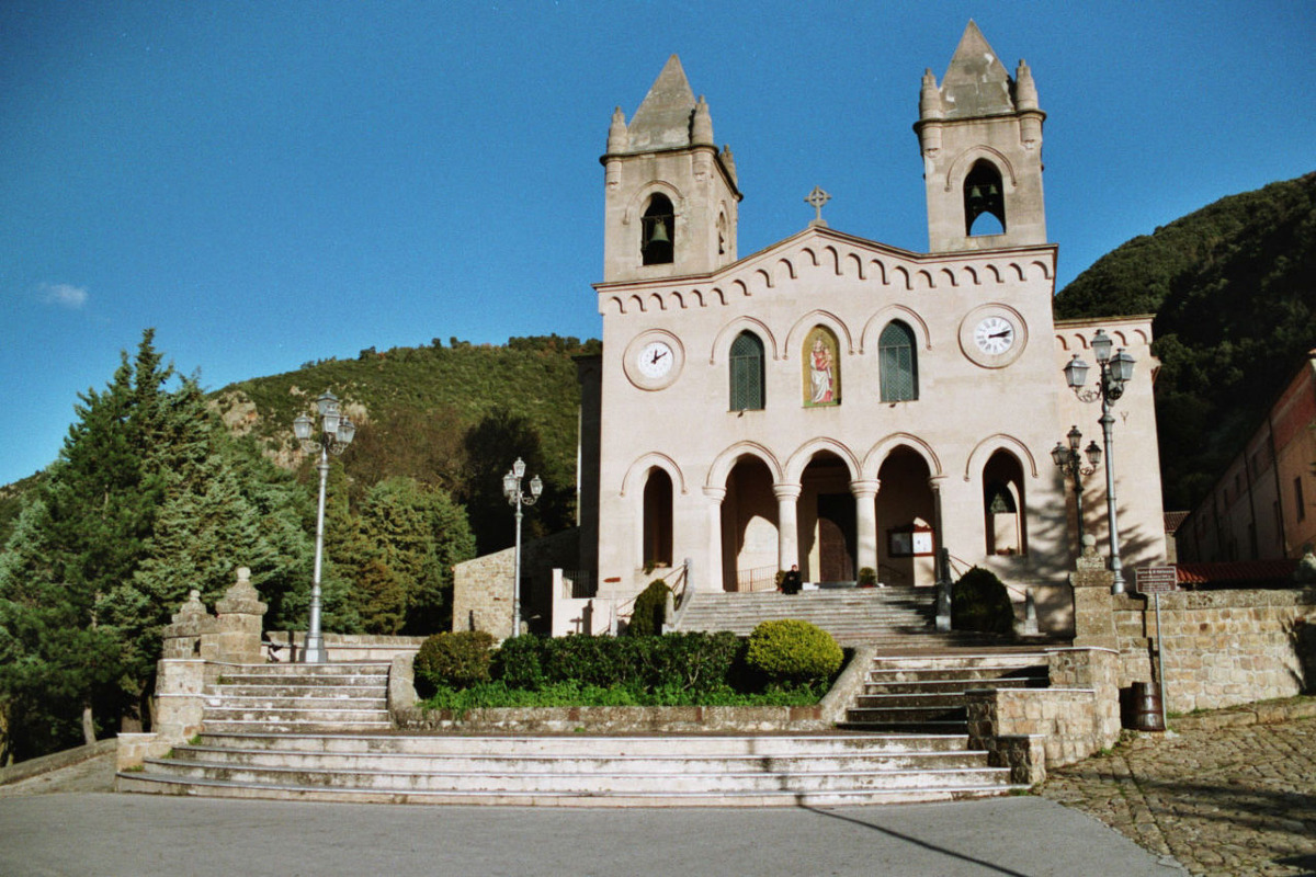Un angolo di tranquillità a Palermo sospeso nel tempo: il Santuario che sfida le nuvole a Gibilmanna - Foto: Bjs/Wikipedia