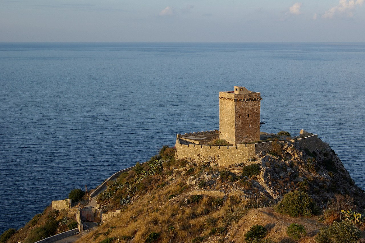Fa scalpore tra gli storici: la Torre delle Mandre di Altavilla Milicia e il misterioso racconto che cela - Foto: Berthold Werner/Wikipedia