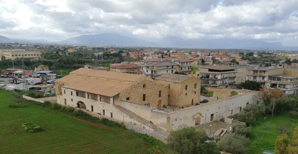 Cosa c’entra un Re con una bottiglia di vino: la Cantina Borbonica di Partinico e l’incredibile storia che racconta - Foto: BenitoForiero/Wikipedia