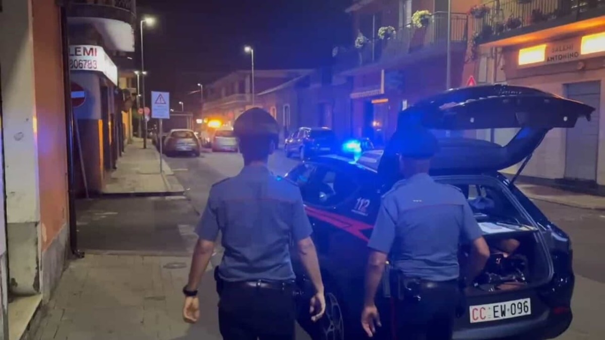 Processione Pedara: auto contro i fedeli, vigile spara - Credit foto: Catania Today