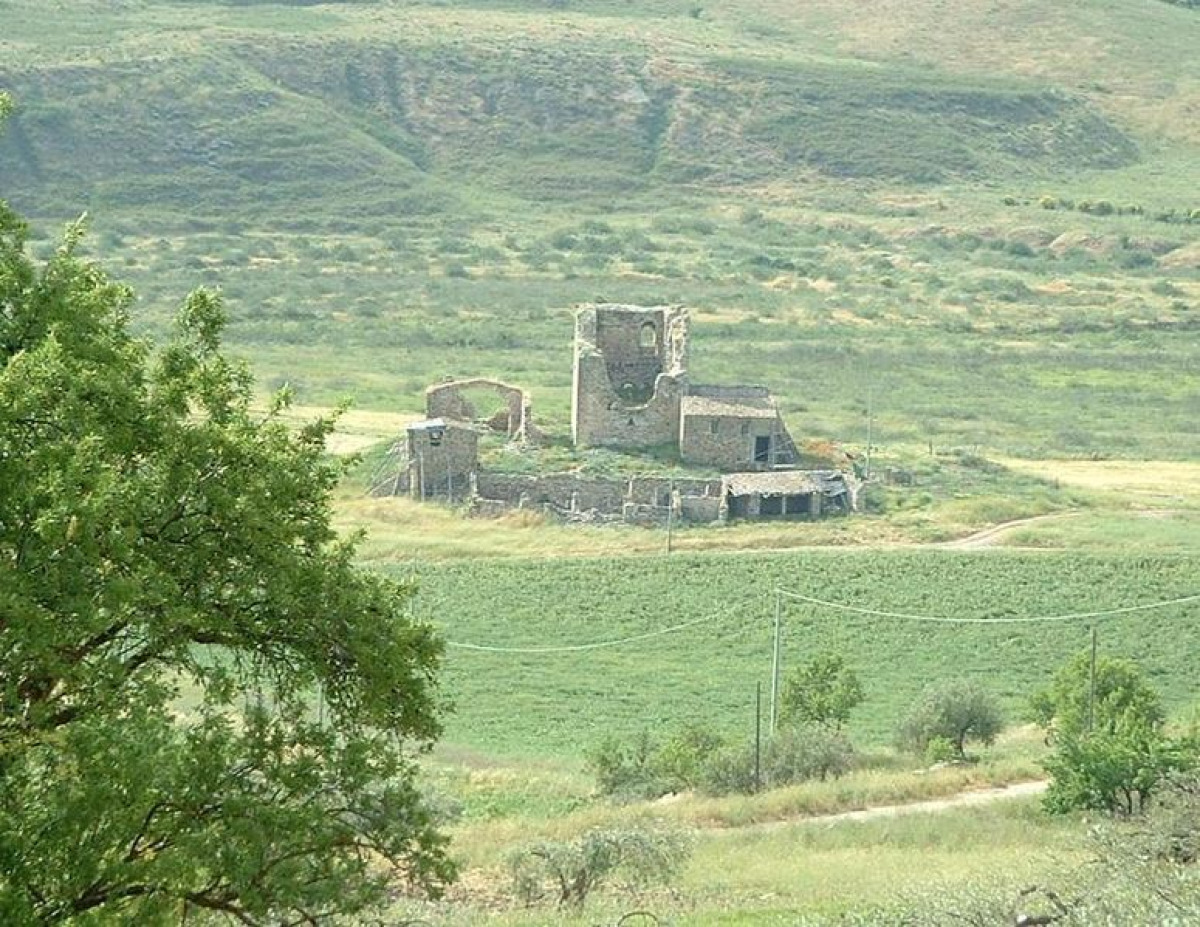 La rivelazione che sta sconvolgendo gli esperti, ecco cosa si nasconde davvero nel Castello di Resuttano - Foto: Azotoliquido/Wikipedia
