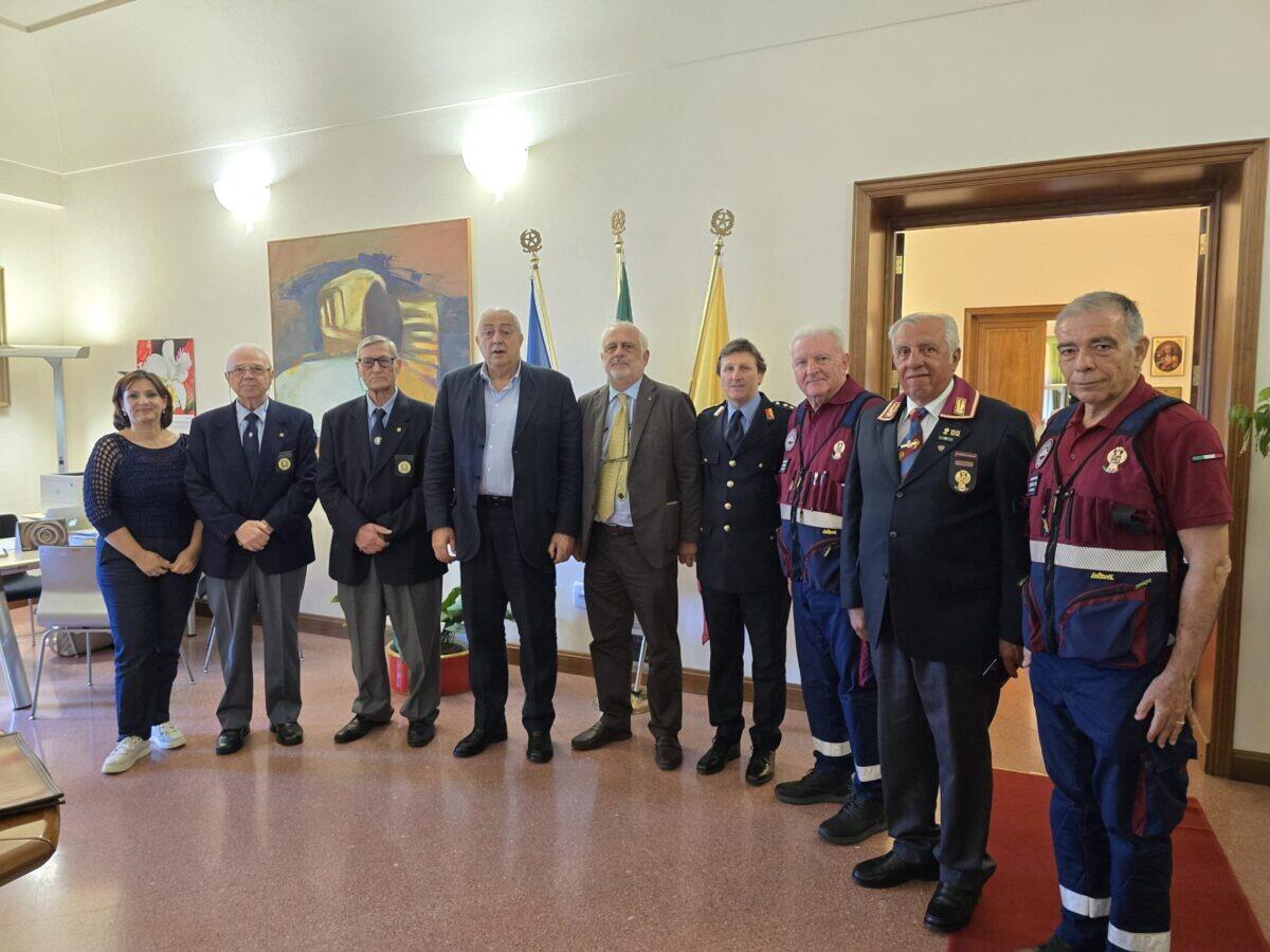 Palermo introduce i 'Nonni Vigilie' | La sorprendente alleanza che cambia la sicurezza scolastica! -