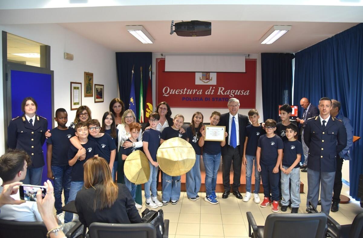 Polizia di Ragusa premia i giovani talenti | Scopri cosa si nasconde dietro la loro incredibile creatività! - 