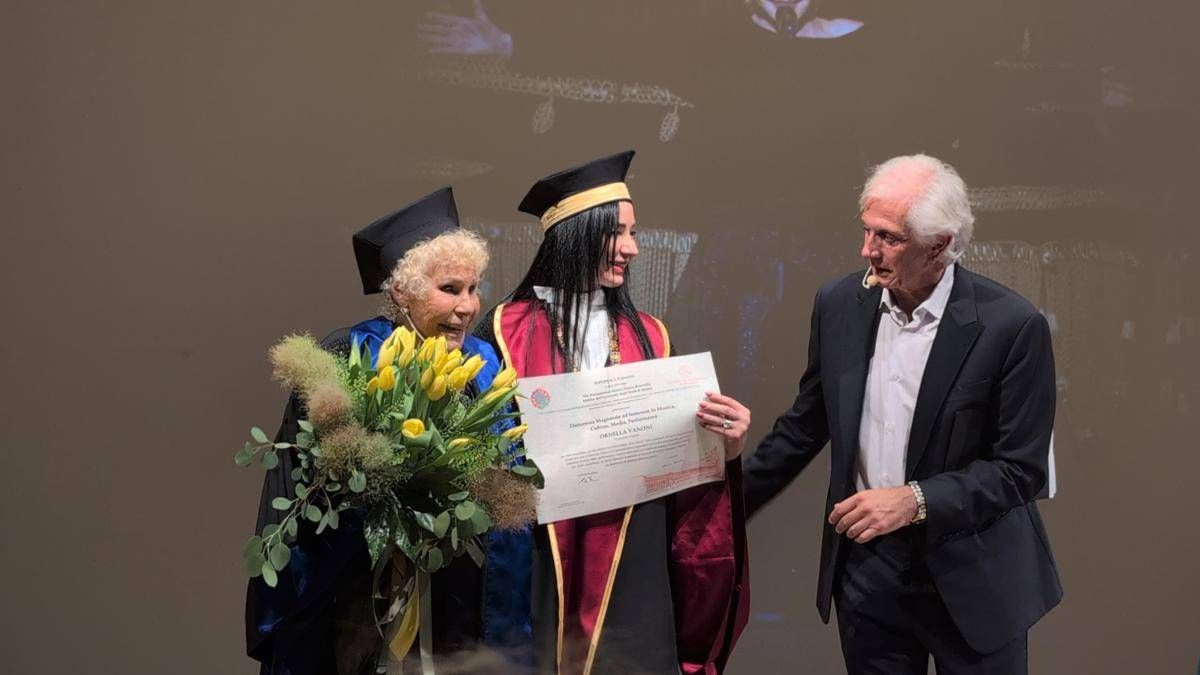 Laurea a Ornella Vanoni: "I miei genitori sarebbero fieri". Il commento di Fazio - 