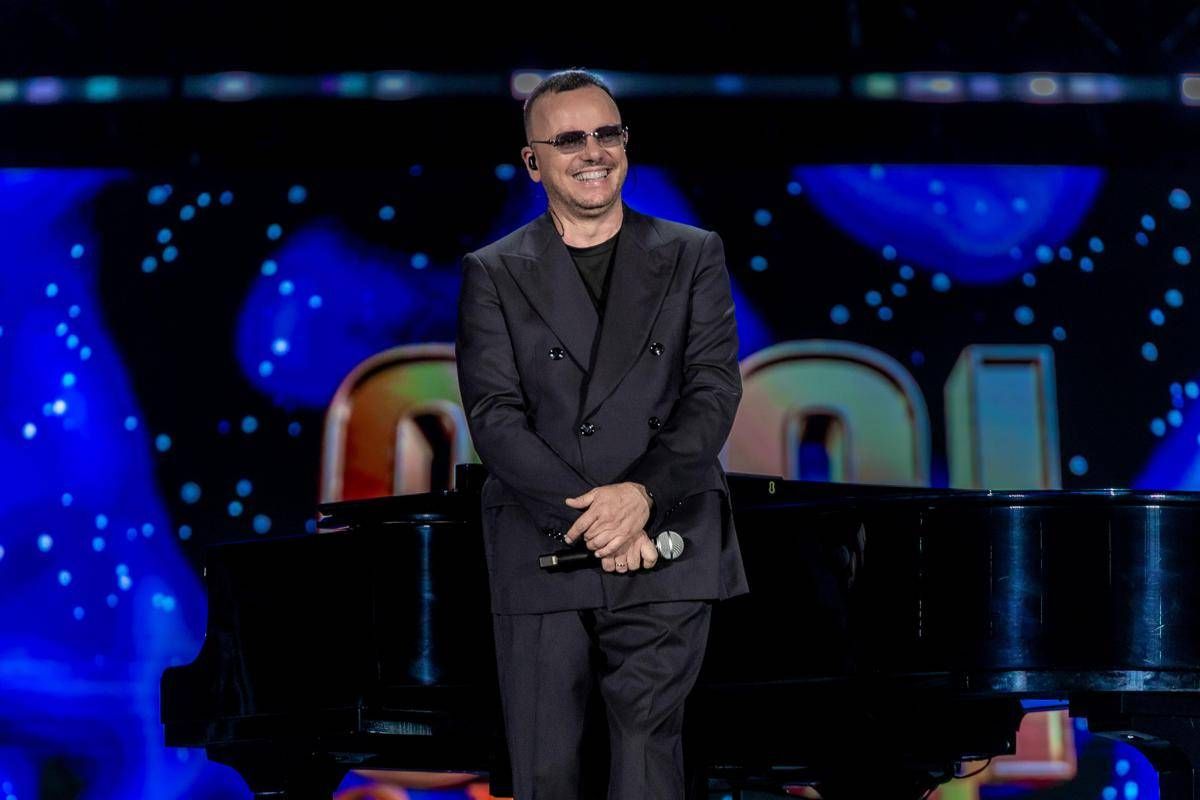 Gigi D'Alessio, il concerto stasera 24 giugno su Canale 5: gli ospiti - 