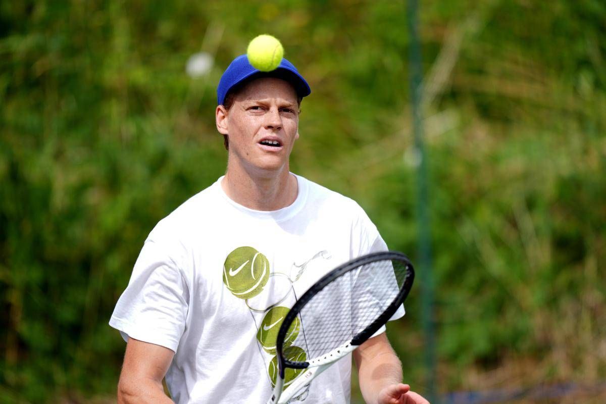 Sinner a Wimbledon, incognita erba e rischio infortuni: cosa dice l'esperto -