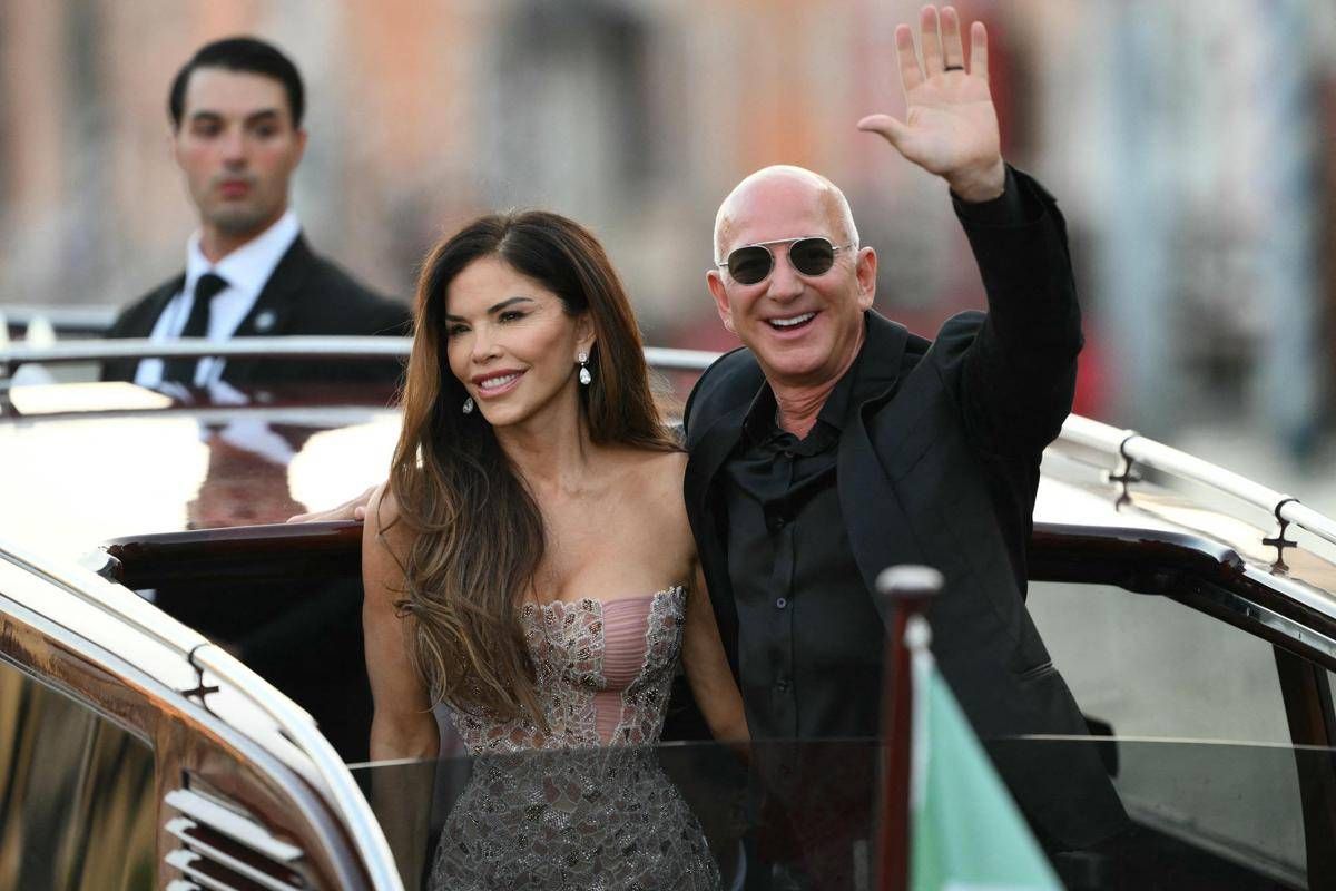 Jeff Bezos e Lauren Sanchez, gran finale all'Arsenale: show esclusivo con Usher e DJ Cassidy - 
