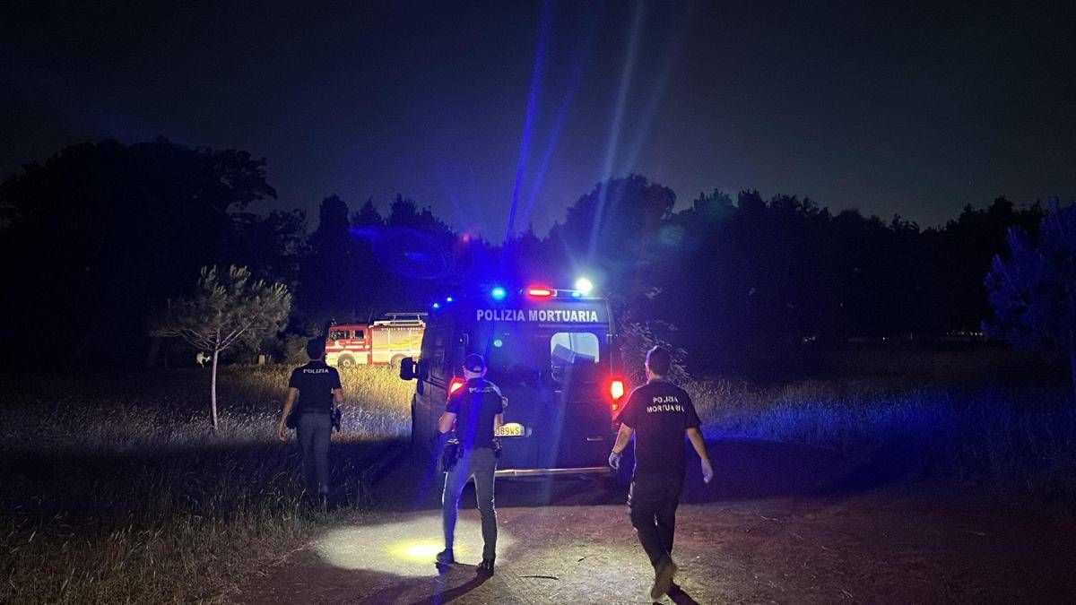 Roma, neonata trovata morta a villa Pamphili. Poco distante un sacco con i resti di una donna -