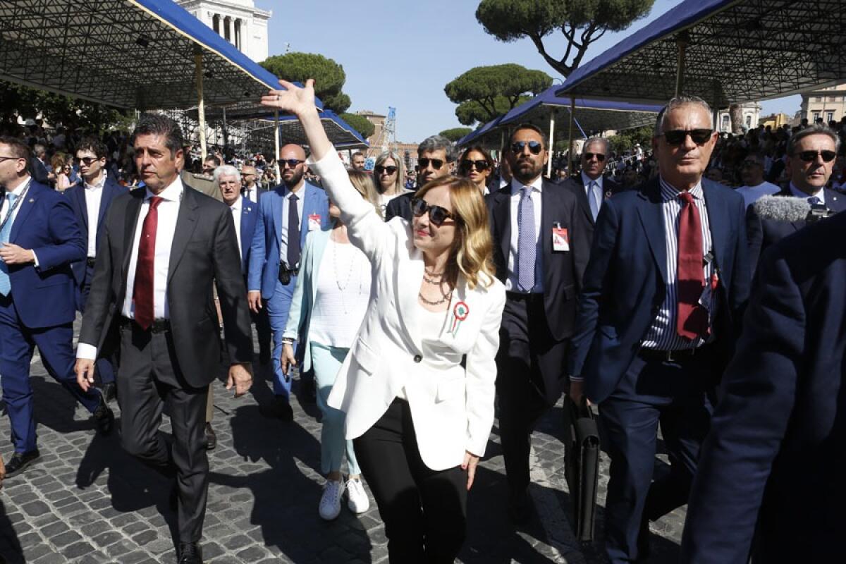 Meloni sul voto: "Ci vado ma non ritiro la scheda" | Un messaggio scandaloso per gli italiani il 2 giugno! - 