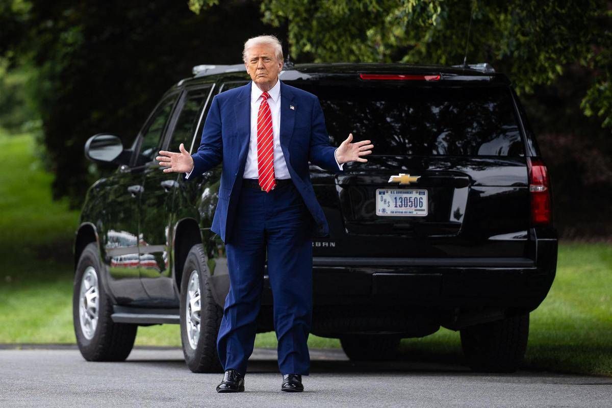 Stop viaggi in Usa, Trump firma divieto per 12 Paesi: perché e cosa sappiamo -