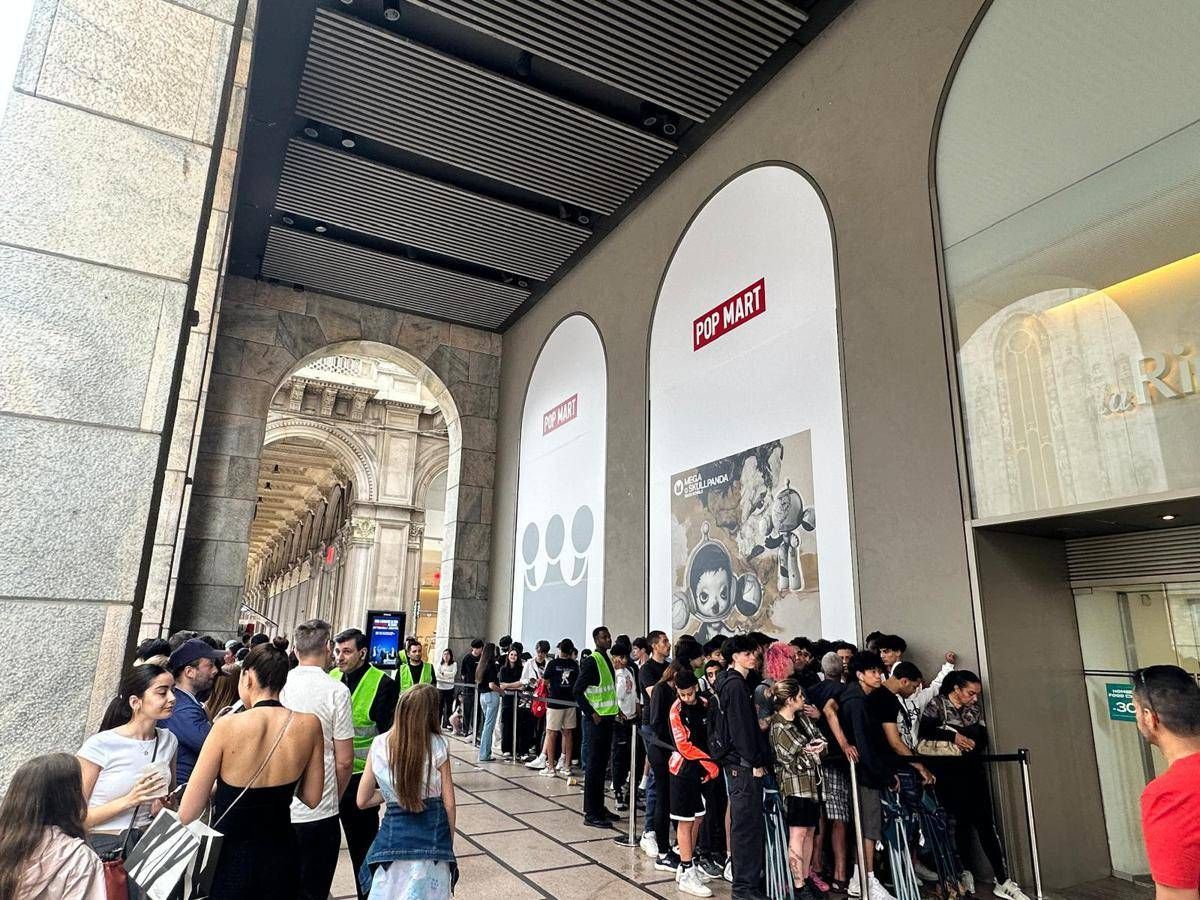Quattro ore per un Labubu, cronaca pop di una fila surreale alla Rinascente -