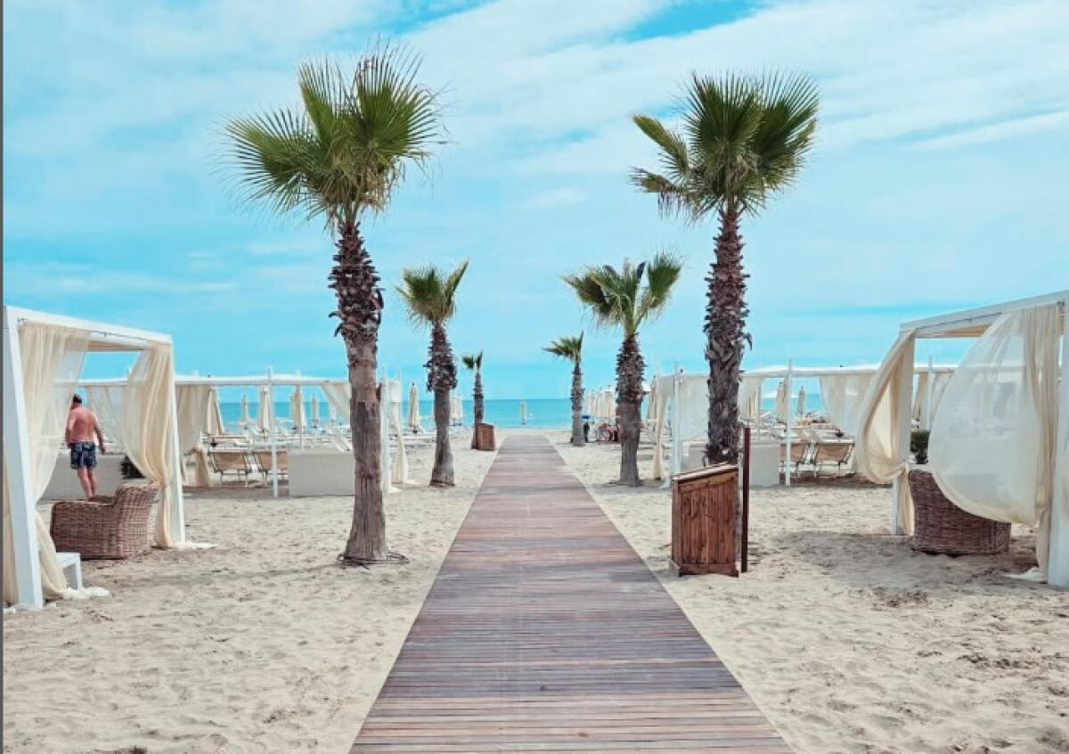 Tragedia in spiaggia: un padre muore mentre gioca con le figlie | Cosa può succedere in un attimo? - 