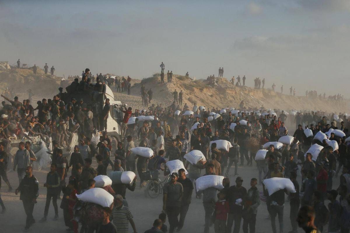Gaza, media: "Uccisi 9 palestinesi in coda per gli aiuti" - 