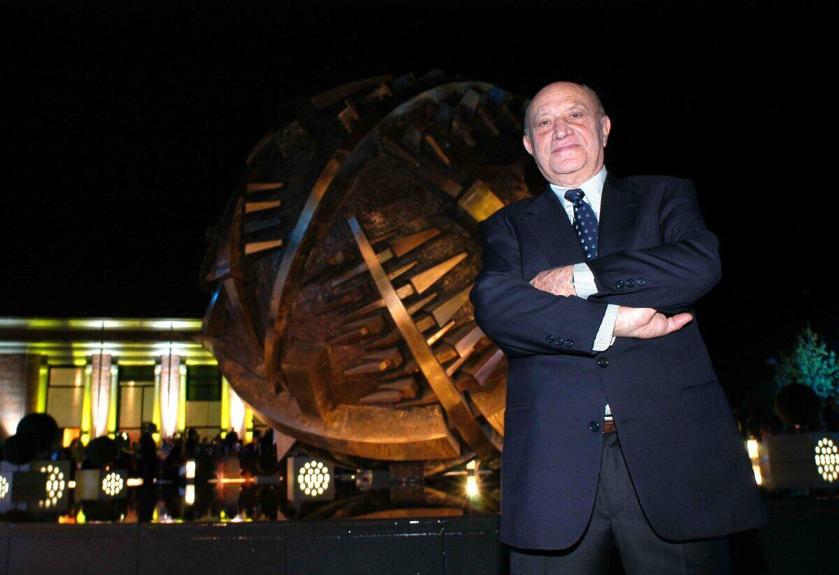 Arnaldo Pomodoro ci lasciava a 99 anni | L'eredità di un gigante dell'arte che cambierà il futuro della cultura. -