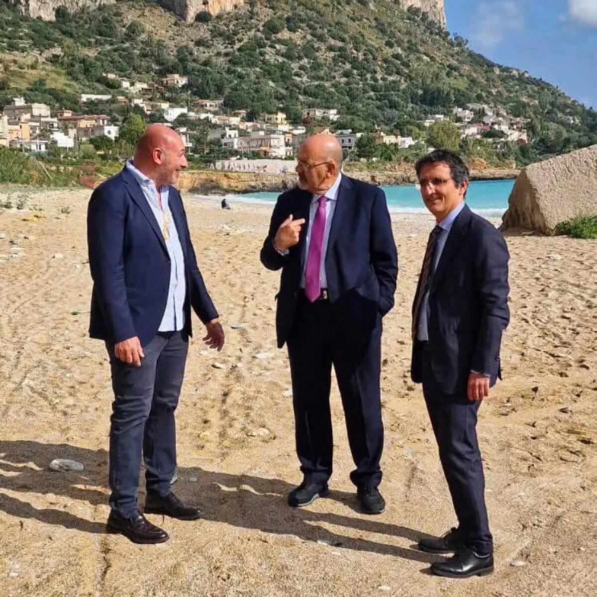 Palermo: Le spiagge tornano al loro splendore! | Gli abitanti si chiedono se sarà davvero sufficiente! -