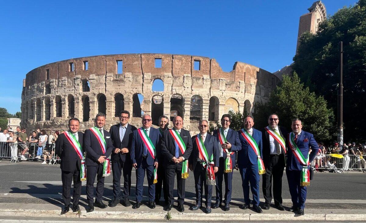 Sindaci in parata per la Repubblica | Scopri perché ANCI Sicilia sta cambiando le regole del gioco! -