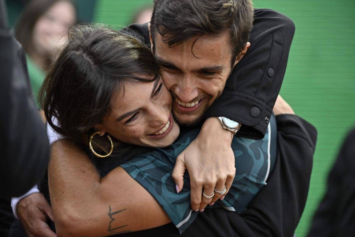 Musetti a Wimbledon con la famiglia. La fidanzata: "Arriviamo papà" - 