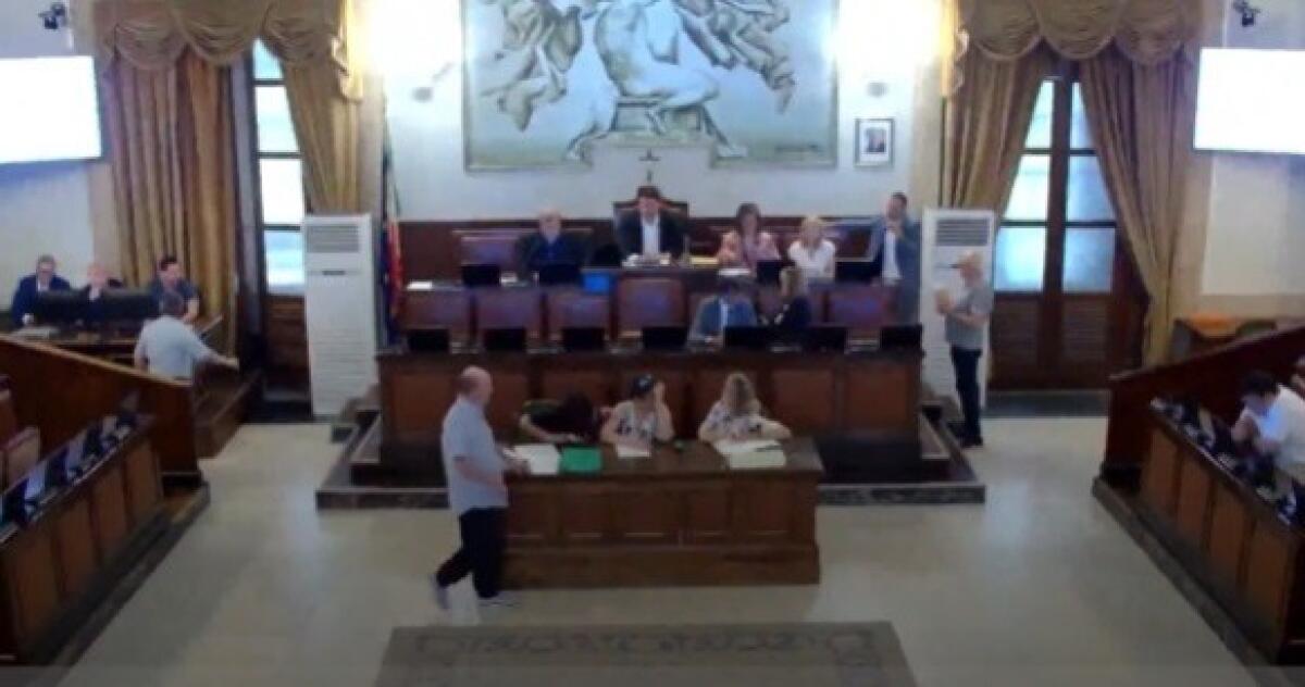 Comune di Catania: L'inaspettato voto unanime per la Pace che sfida i pregiudizi! -