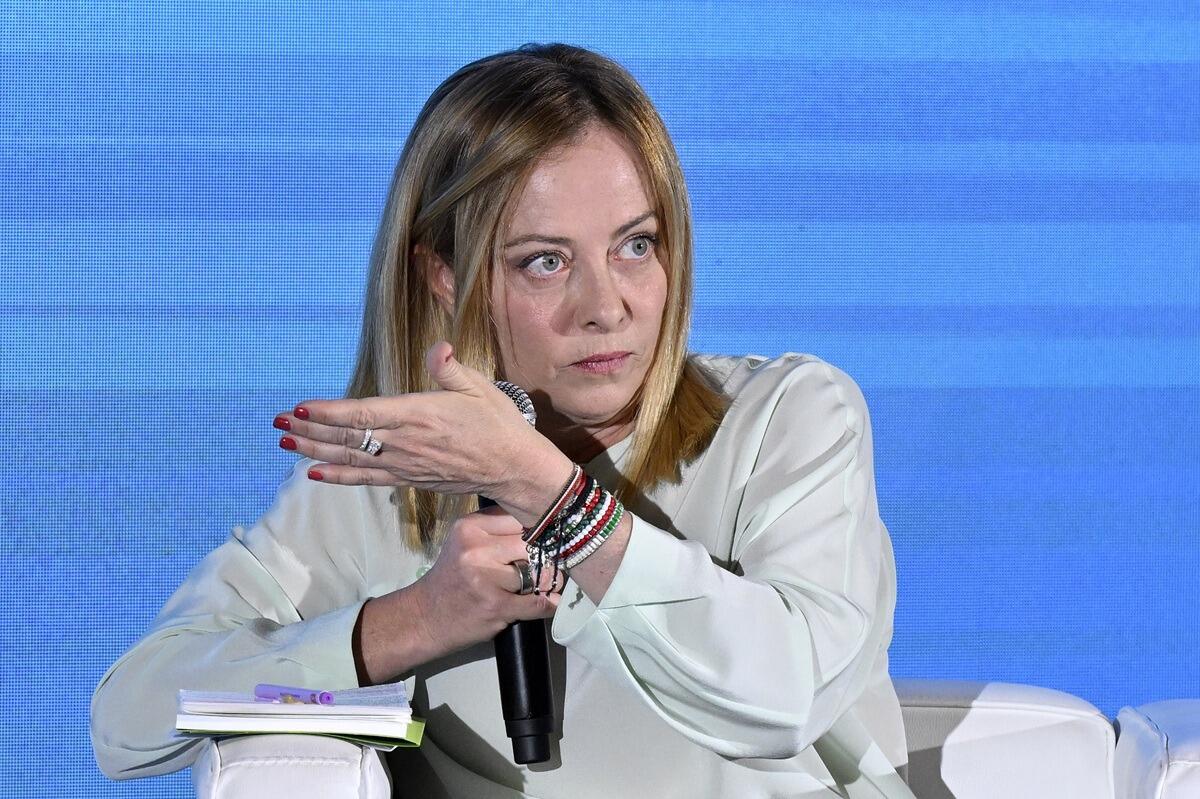 Gravi irregolarità svelate nel 'click day' | Meloni avverte: l'Italia non è terra di conquista! -