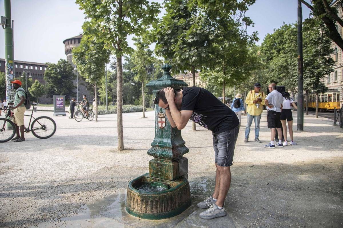 Domenica rovente, continua l'allerta caldo: 11 città da bollino rosso -
