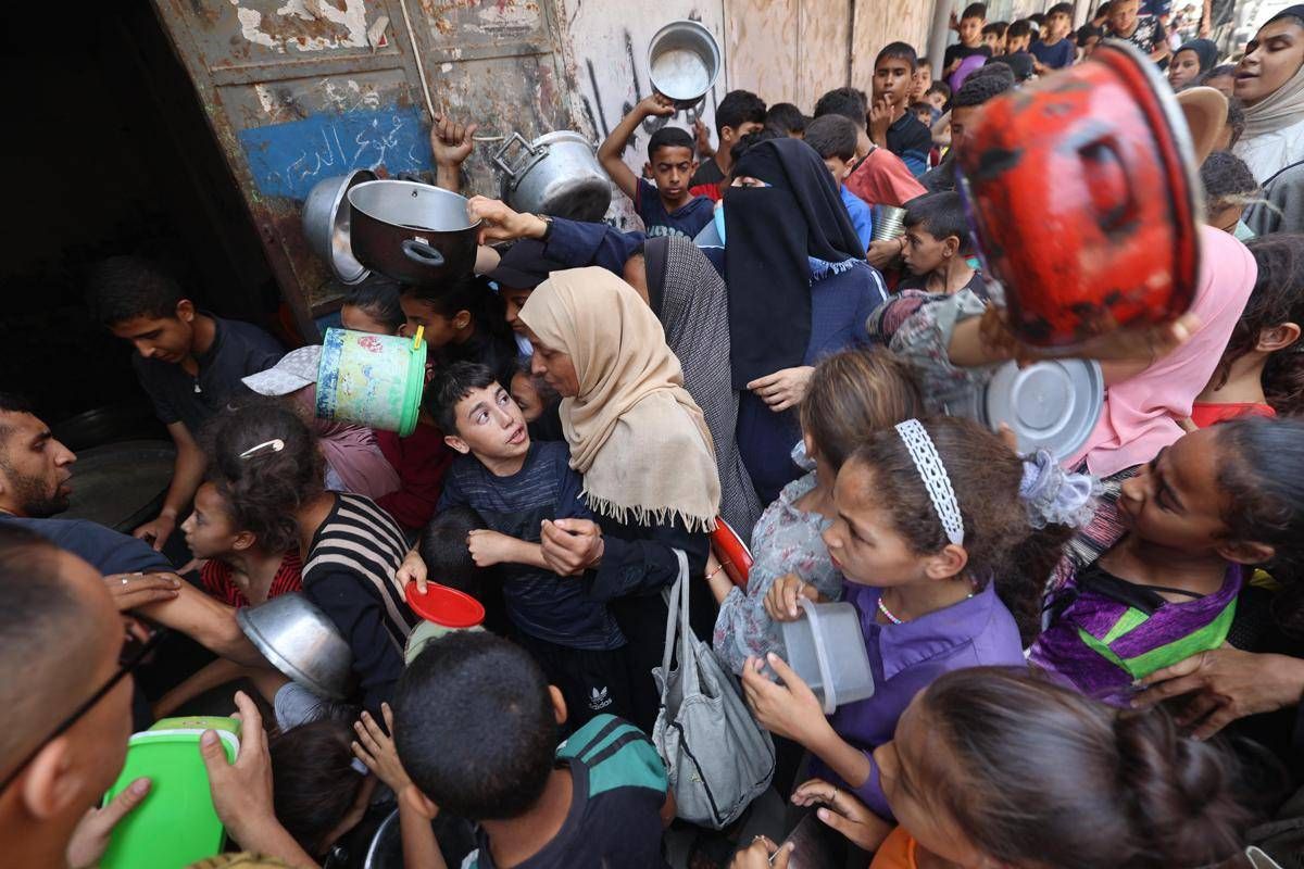 Gaza, "21 morti in raid Israele su gente in fila per aiuti" - 
