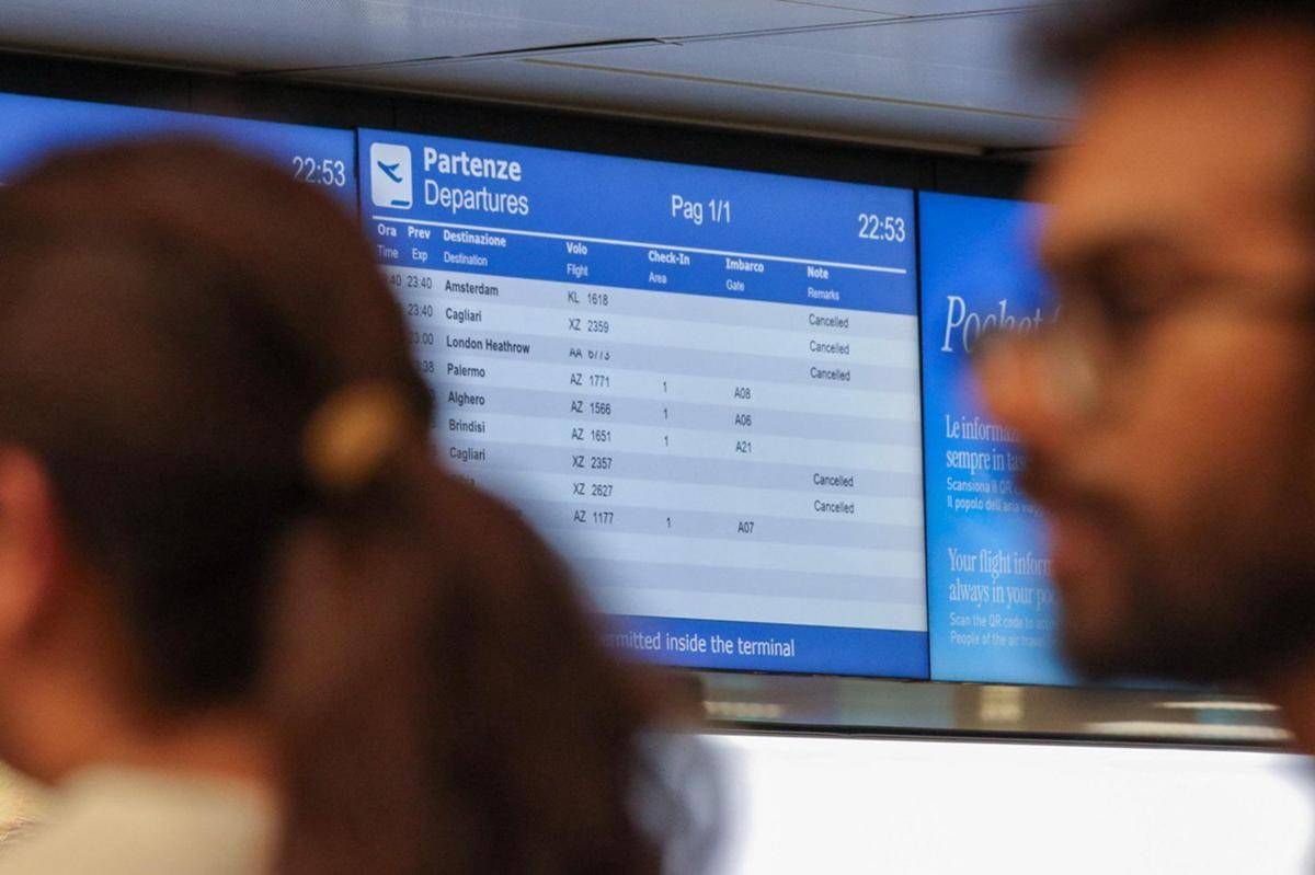 Stop voli per guasto a centro radar Milano, traffico aereo tornato regolare - 