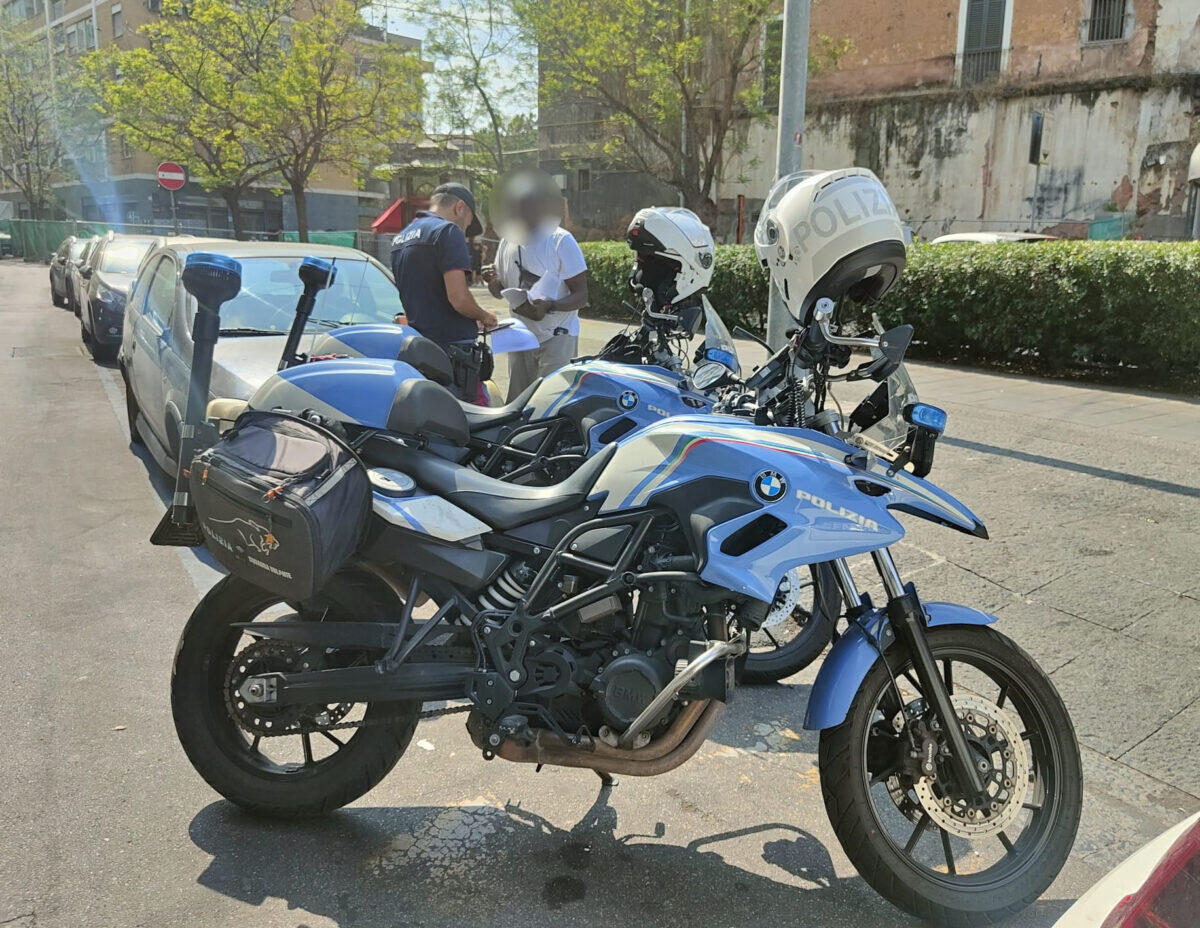 Arresto choc a Catania | Un parcheggiatore abusivo sfida la Polizia e minaccia un agente! -