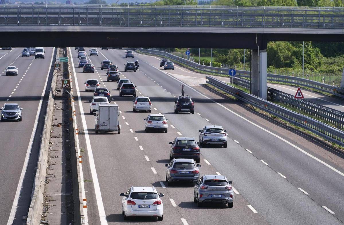 Prime partenze per le vacanze, traffico in aumento per ultimo fine settimana di giugno - 