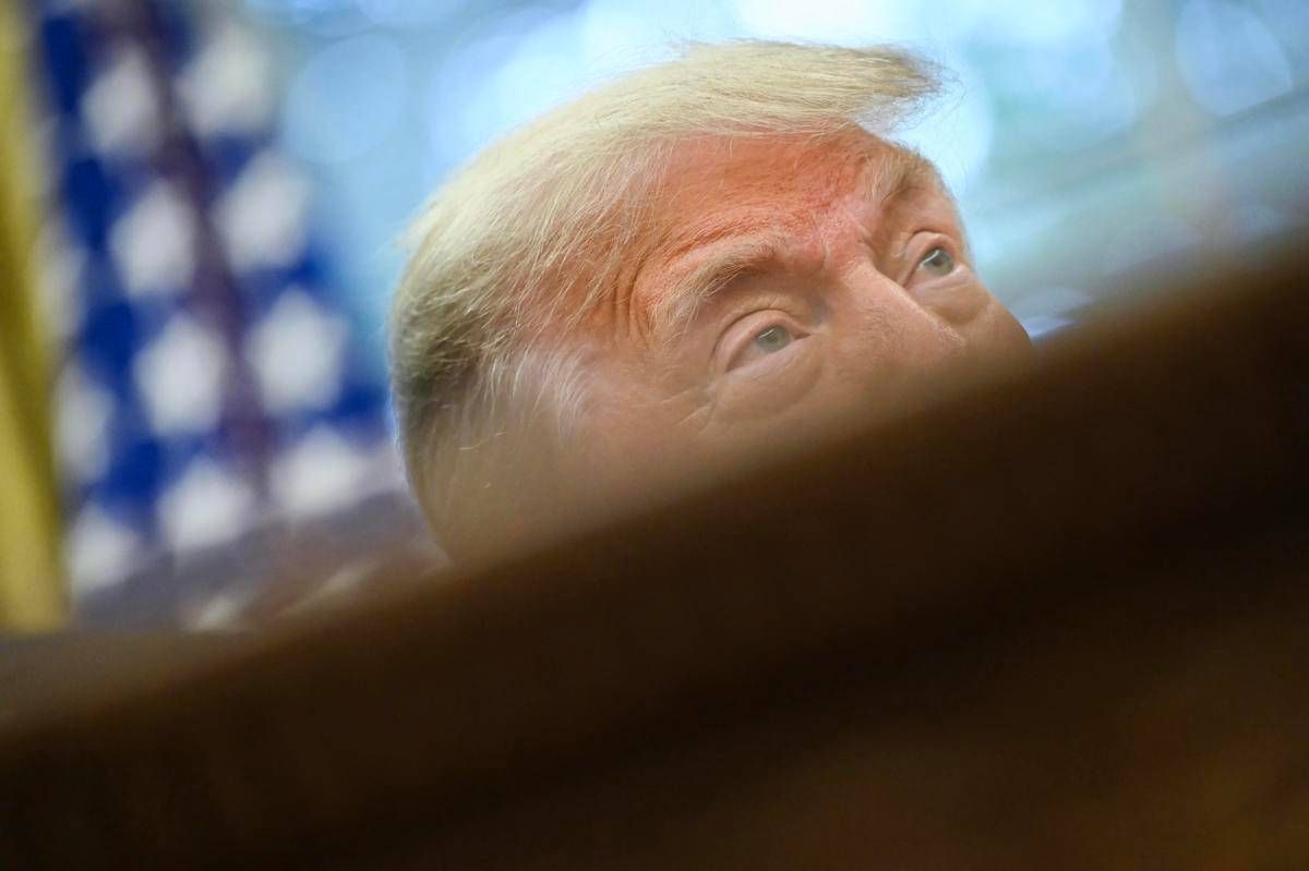 Trump stregato dalla giornalista: "E' bellissima, ora sono nei guai" - Video -